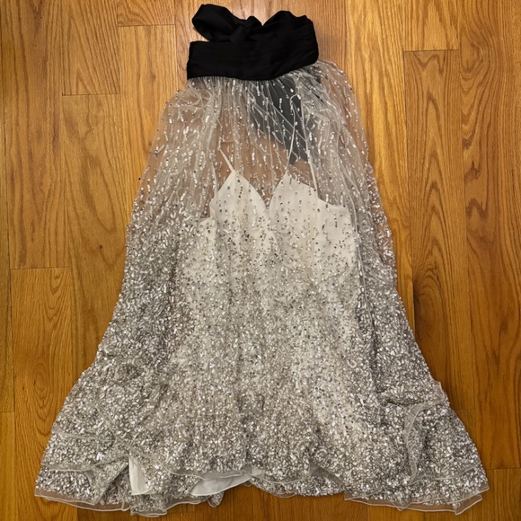 NEW Alice + Olivia Zenon Cape Mini Dress (white version) - Picture 5 of 9